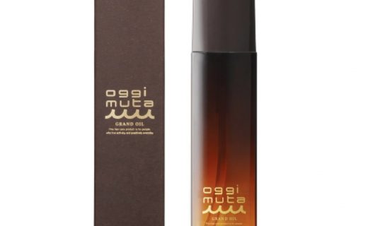 Oggimuta GRAND OILのボトル。ブラウンからアンバーのグラデーションとゴールドロゴが特徴の高保湿オイル｜Sii 青山
